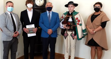 Wirtuozi skrzypiec i fortepianu w Starostwie Powiatowym 