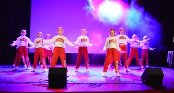 Zespoły taneczne PMDK na 32 Finale WOŚP w Starym Sączu